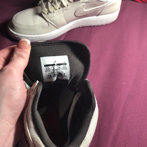 White Gum(not my wording🤗) 6.5 Youth Jordan’s. - Picture 4 of 4